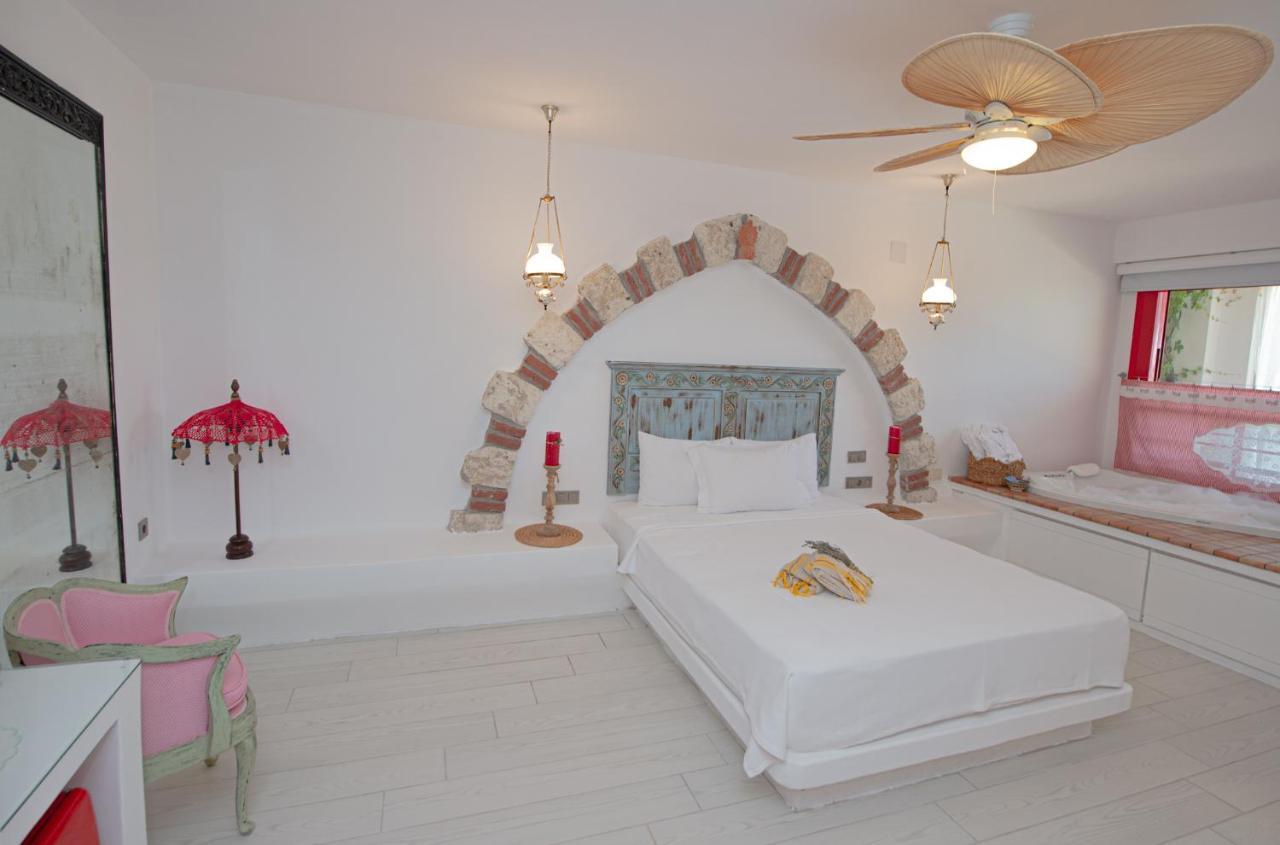 Villa Taraca Alacati Romantik Otel (Adults Only) المظهر الخارجي الصورة